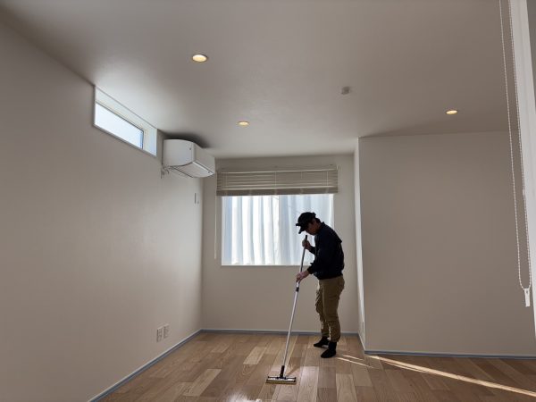 神奈川県川崎市多摩区 フロアコーティング 施工中 ガラスUVコーティング