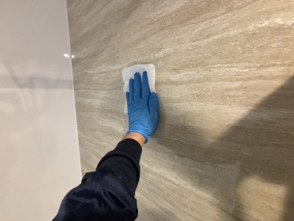 神奈川県川崎市多摩区 フロアコーティング 施工中 防汚フッ素コーティング