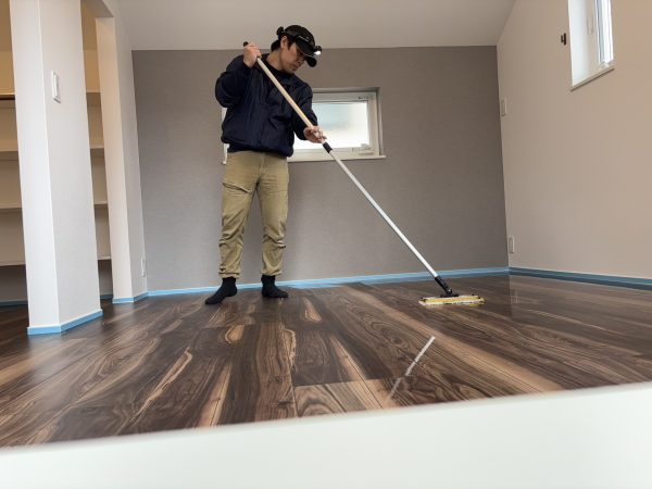 東京都西東京市 フロアコーティング 施工中 ガラスUVコーティング