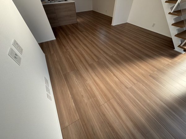 【埼玉県越谷市】フロアコーティング施工事例|新築戸建 ガラスUVコーティング 埼玉県越谷市 フロアコーティング 施工前の様子
