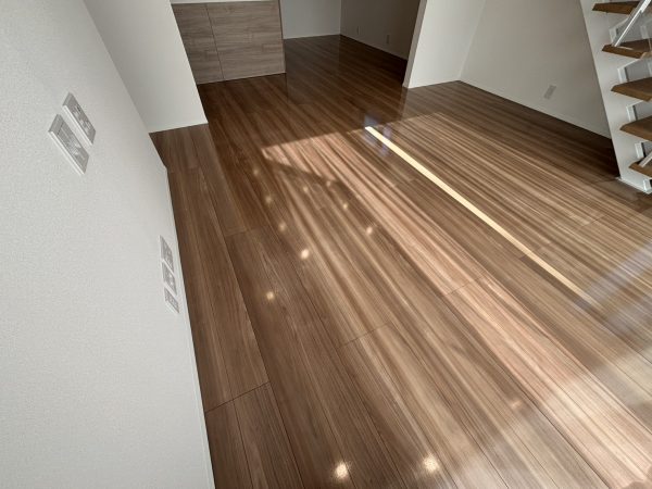 【埼玉県越谷市】フロアコーティング施工事例|新築戸建 ガラスUVコーティング 埼玉県越谷市 フロアコーティング 施工後 ガラスUVコーティング