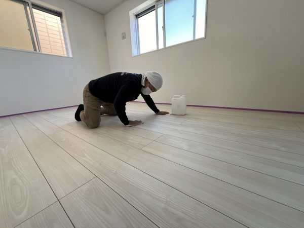 神奈川県茅ケ崎市フロアコーティング 施工中 ガラスコーティング