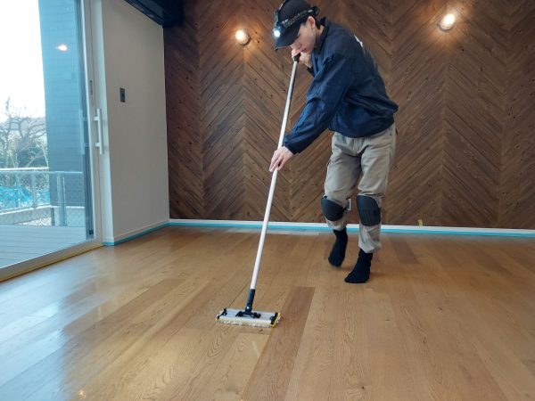 【福島県郡山市】ペット用フロアコーティング施工事例|新築戸建 わんスマイルコート 福島県郡山市 フロアコーティング 施工中 わんスマイルコート