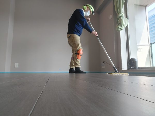 神奈川県海老名市 フロアコーティング 施工中 わんスマイルコート