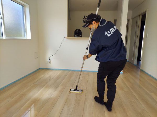 新潟市東区 フロアコーティング 施工中 わんスマイルコート