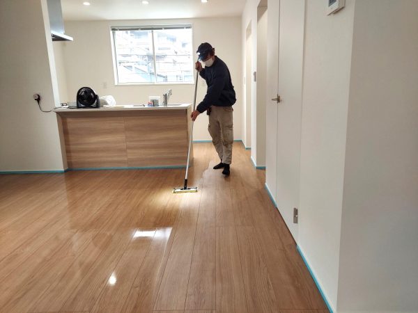 調布市 フロアコーティング 施工中 わんスマイルコート