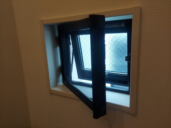 横浜市港南区 網戸取付の施工後