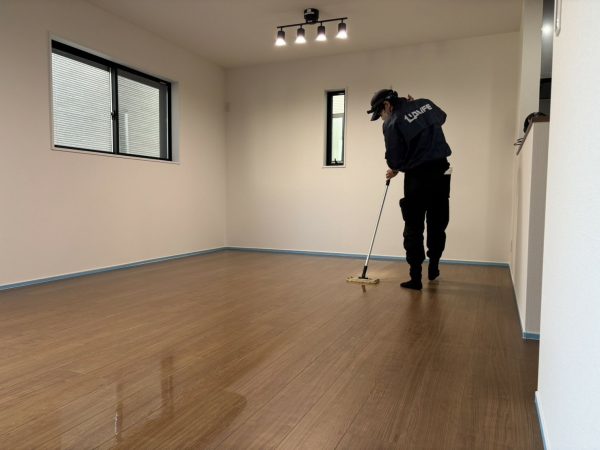 神奈川県鎌倉市フロアコーティング 施工中 ガラスコーティング