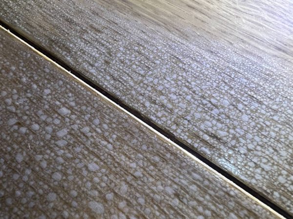 安価施工による劣化例 フロアコーティング劣化した床の状態