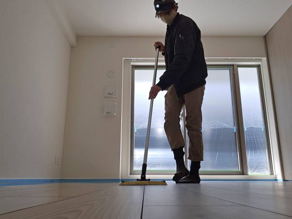 千葉県流山市 フロアコーティング 施工中 ガラスUVコーティング