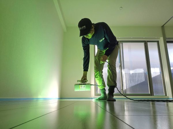 千葉県流山市 フロアコーティング 施工中 ガラスUVコーティング