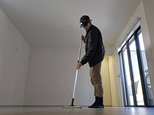 埼玉県川越市市フロアコーティング 施工中 ガラスコーティング