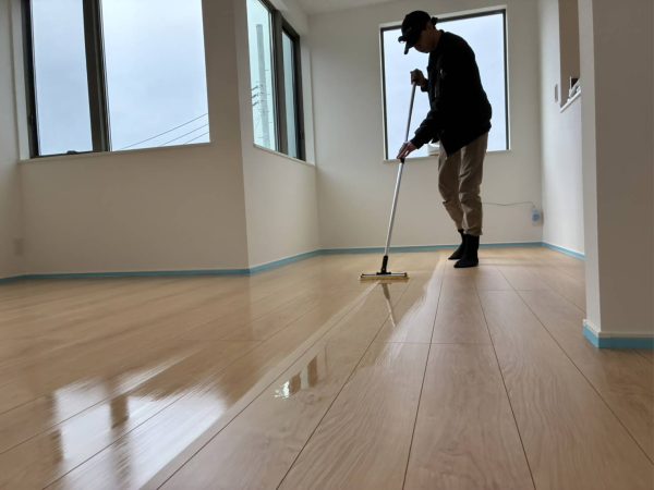 神奈川県三浦郡 フロアコーティング 施工中 わんスマイルコート
