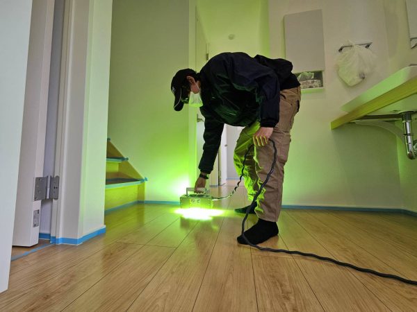 神奈川県三浦郡 フロアコーティング 施工中 わんスマイルコート