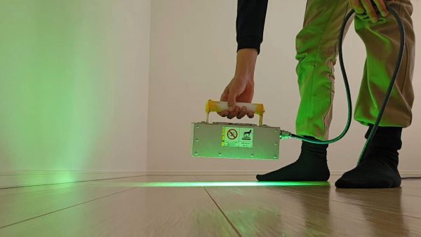 東京都府中市 フロアコーティング 施工中 ガラスUVコーティング