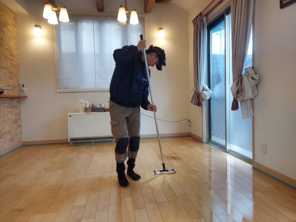 仙台市泉区 フロアコーティング 施工中 わんスマイルコート