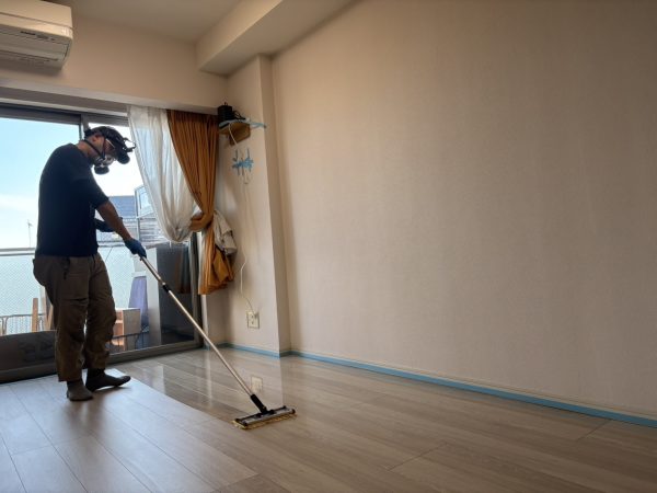 東京都板橋区 フロアコーティング 施工中 わんスマイルコート