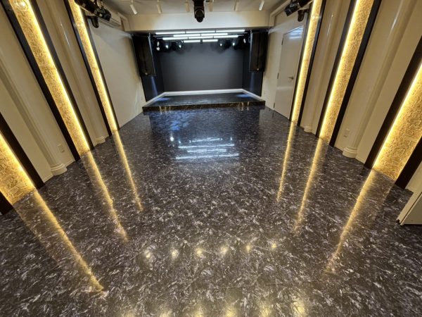 葬儀施設内フロアの施工前状況