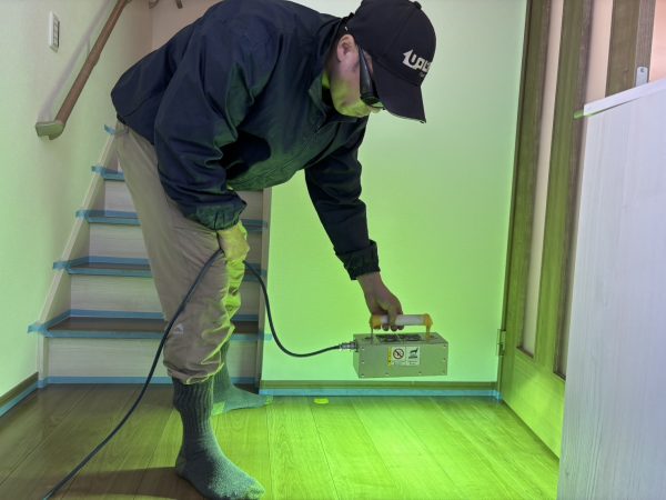 埼玉県久喜市 フロアコーティング 施工中 ガラスUVコーティング