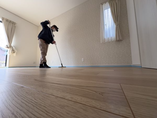 茨城県古河市 フロアコーティング 施工中 ガラスUVコーティング