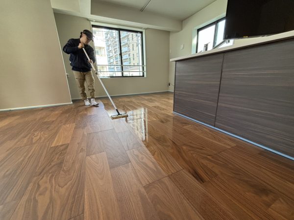 東京都江東区 フロアコーティング 施工中 ガラスコーティング