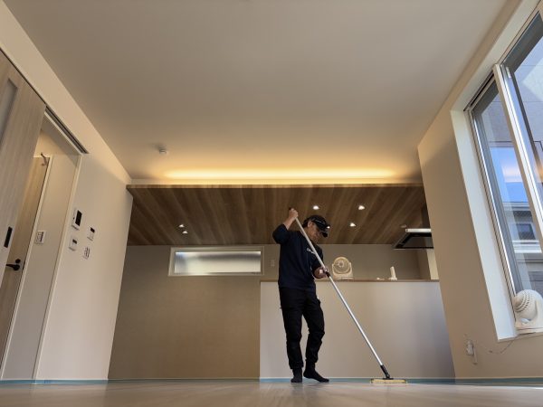 東京都荒川区フロアコーティング 施工中 ガラスコーティング