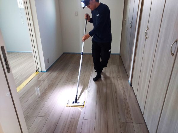 栃木県佐野市 フロアコーティング 施工中 わんスマイルコート