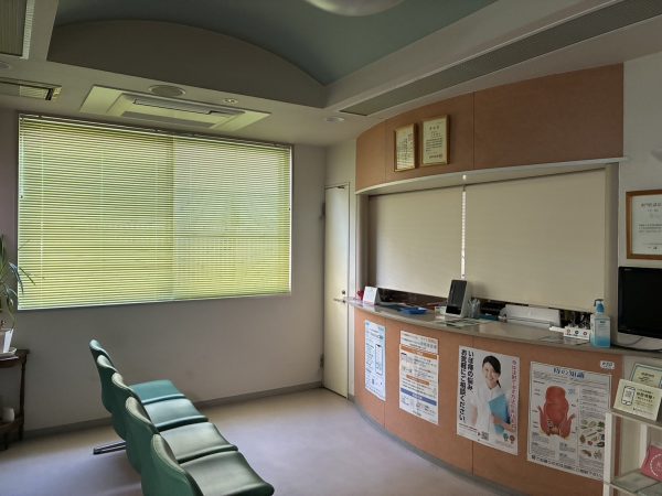 さいたま市大宮区 みよしクリニック ロールスクリーン取付事例