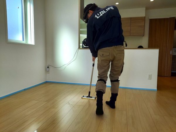 山形県山形市 フロアコーティング 施工中 ガラスUVコーティング