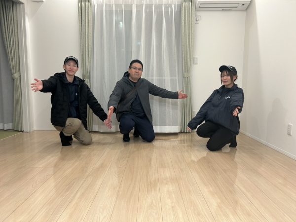 山形県山形市 フロアコーティング 施工後のお客様と撮影 