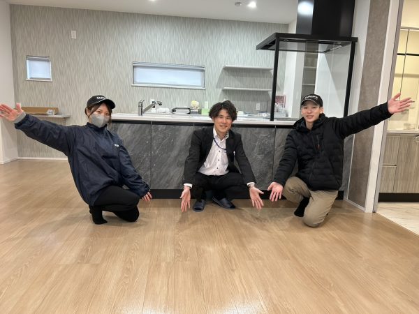 山形県山形市 フロアコーティング施工後のお客様とスタッフの様子