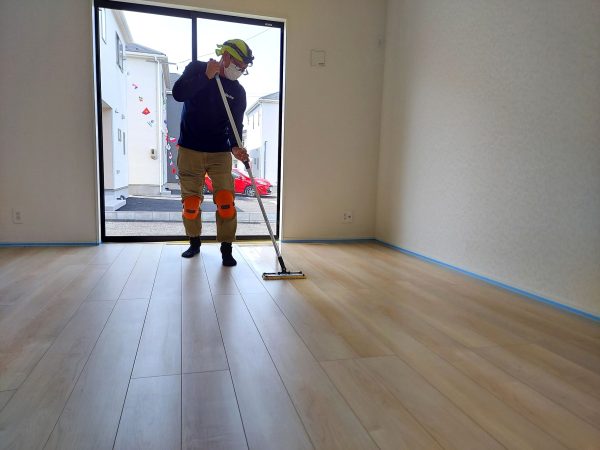 福島県郡山市富田町 フロアコーティング 施工中の様子