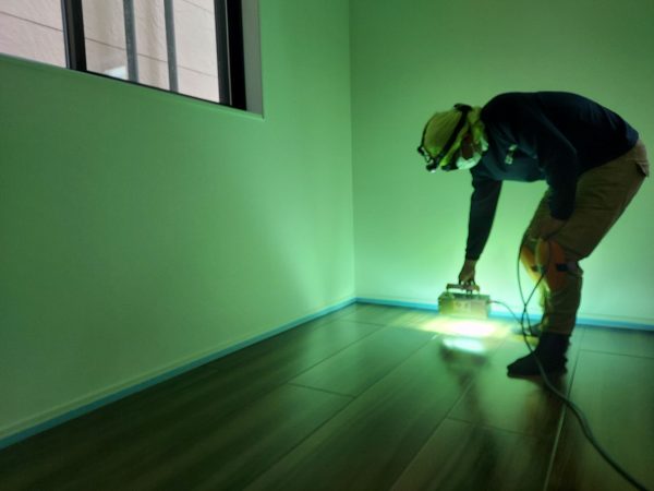 東京都大田区 フロアコーティング 施工中の様子