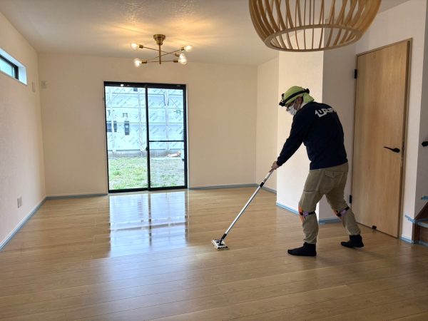 神奈川県横須賀市 フロアコーティング 施工中の様子
