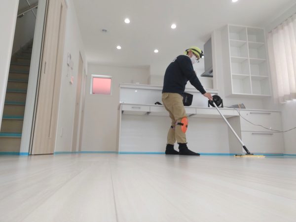 千葉県船橋市 フロアコーティング 施工中の様子