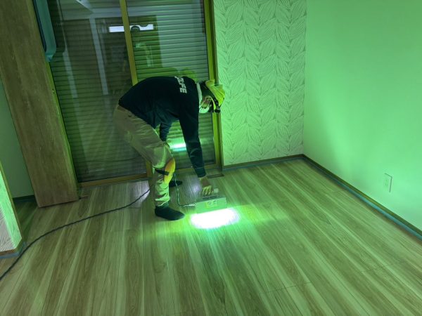 東京都武蔵野市 フロアコーティング 施工中の様子