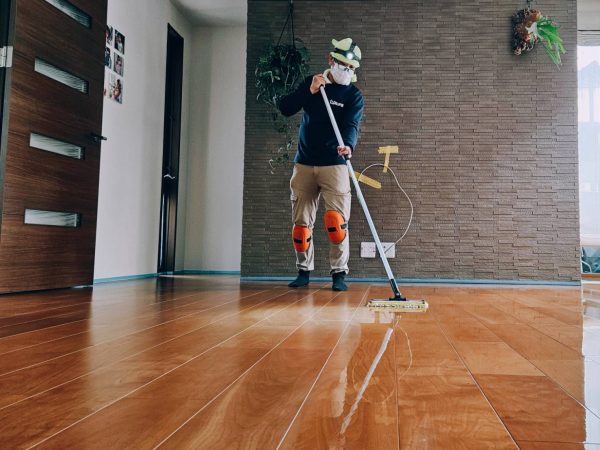 千葉県船橋市 フロアコーティング 施工中の様子