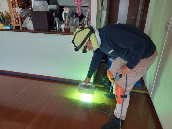 東京都日野市  フロアコーティング 施工中の様子