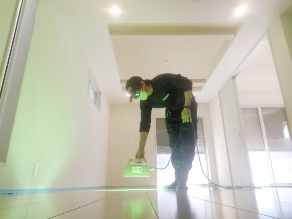 東京都東久留米市 フロアコーティング 施工中の様子