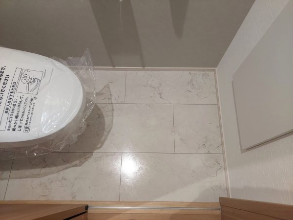 栃木県下野市 フロアコーティング 施工後 わんスマイルコートplus マット仕上り　トイレ