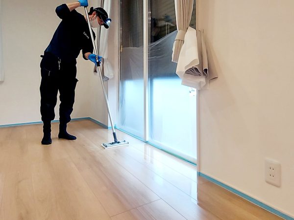 栃木県下野市 フロアコーティング 施工中の様子