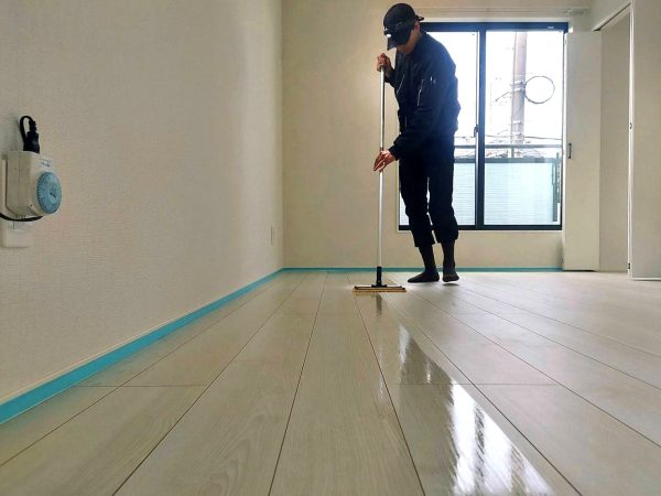埼玉県川口市 フロアコーティング 施工中の様子