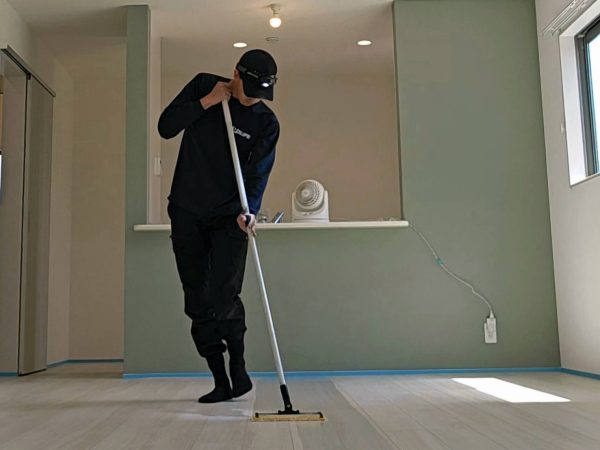 川崎市幸区 フロアコーティング 施工中の様子