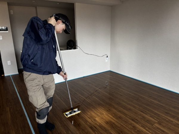 福島県福島市 フロアコーティング 施工中 ガラスUVコーティング