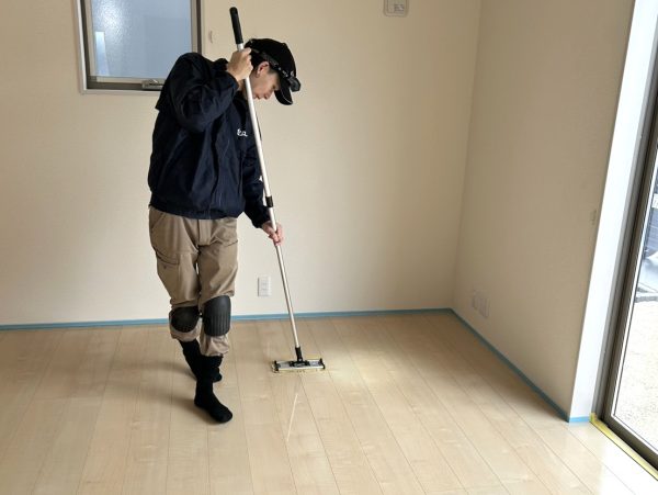 福島県いわき市 フロアコーティング 施工中の様子