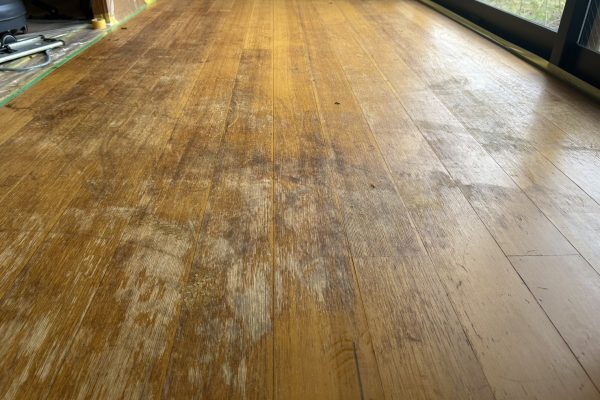 福島県郡山市富久山町 フロアコーティング 剥離清掃前の様子