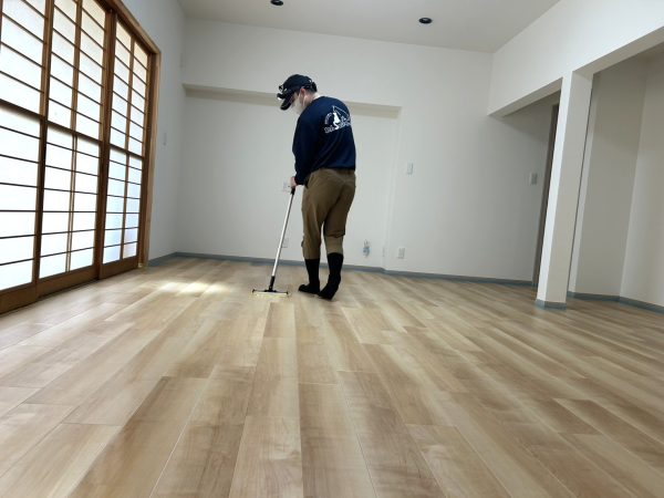 福島県郡山市富久山町 フロアコーティング 施工中の様子
