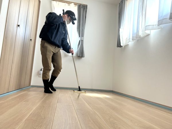 山形県山形市 フロアコーティング 施工中の様子