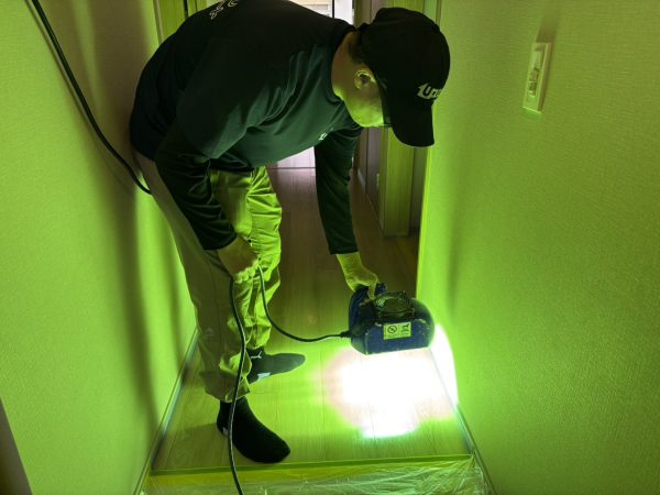 さいたま市浦和区 フロアコーティング 施工中 ガラスUVコーティング 新築マンション(ウェリス浦和高砂)