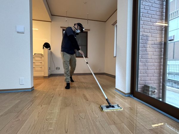 埼玉県川口市 フロアコーティング 施工中の様子